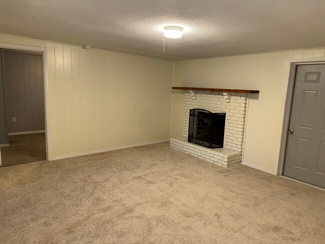 Building Photo - 6115 7th Ave