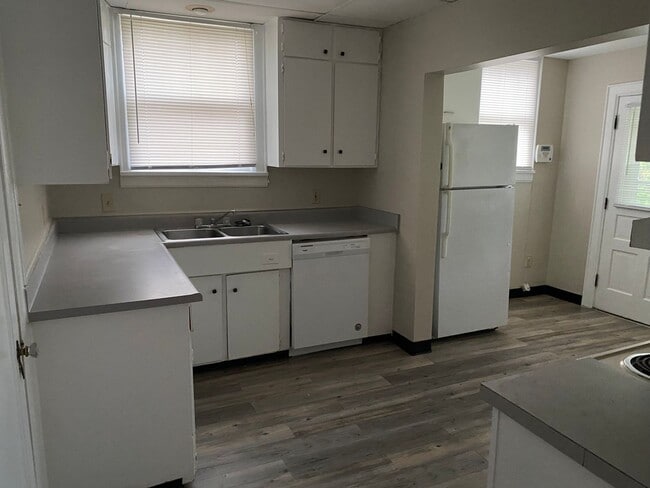 Building Photo - 3 Bedroom 1 Bathroom Single Family Home, North Clintonville