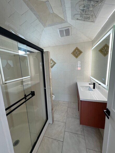Bathroom - 51 W 53rd St