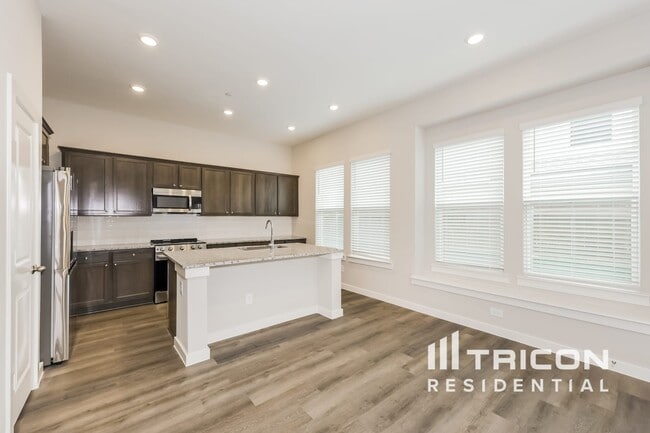 Building Photo - 1113 Fallgate Dr