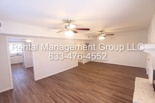 Building Photo - Newly Updated 3BR 2.5BA Townhome in Most C...