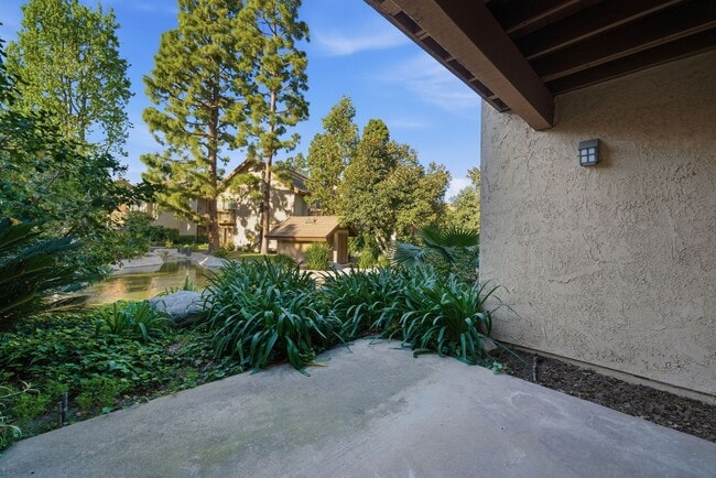 Building Photo - Cozy One Bedroom with Laundry and Patio!