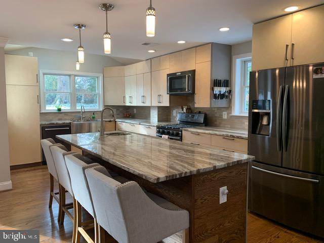 Building Photo - 7413 Farnum St