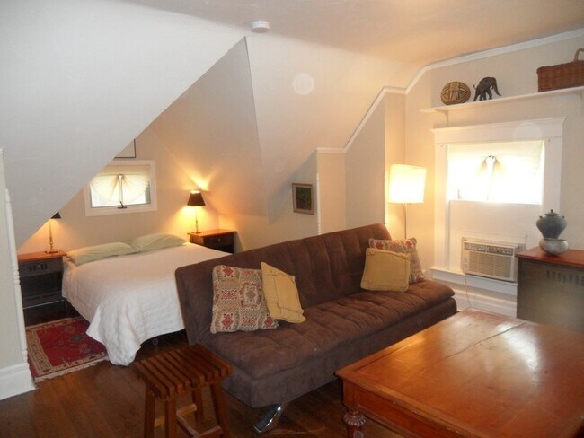 Building Photo - 717 W Huron St