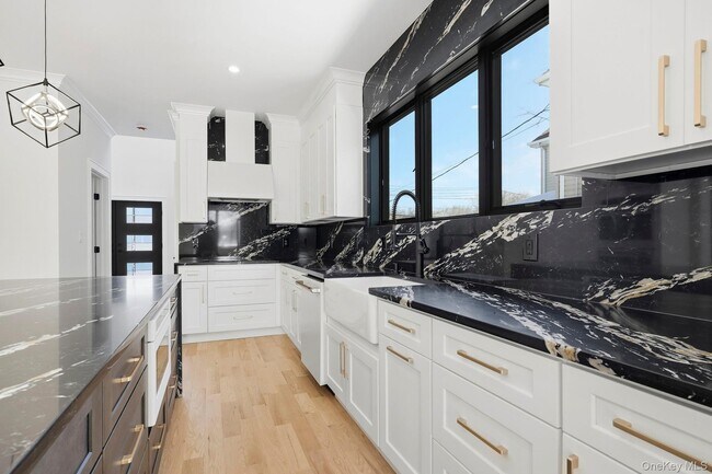 Building Photo - 31 Gedney Way