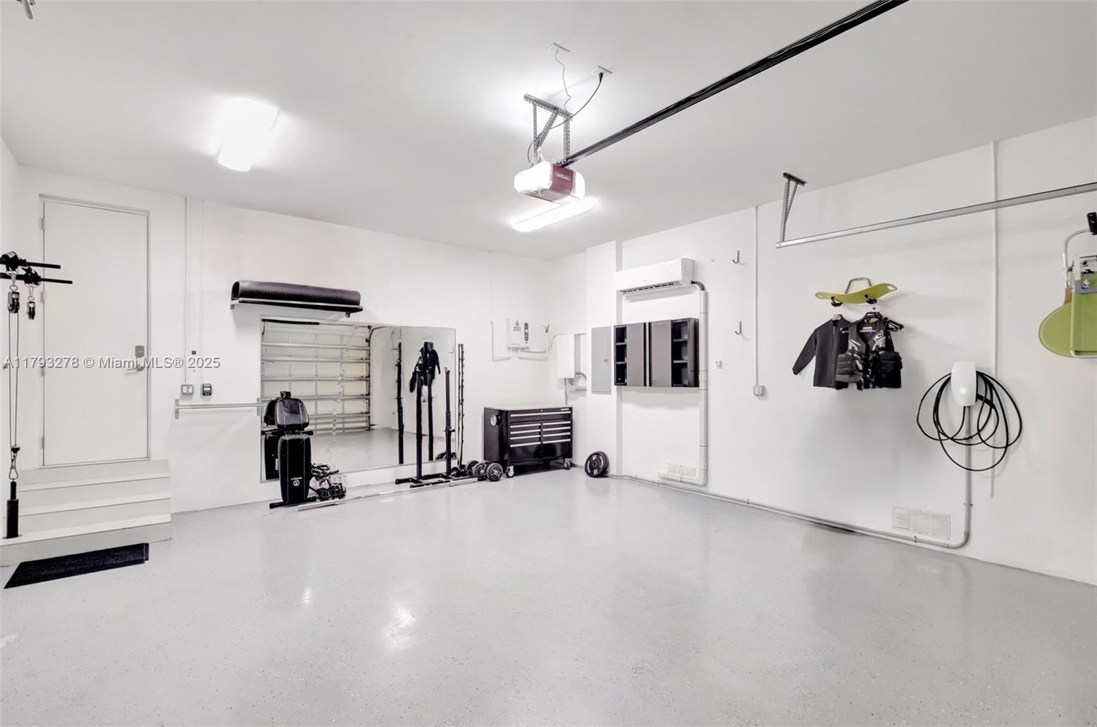 Building Photo - 7800 Center Bay Dr