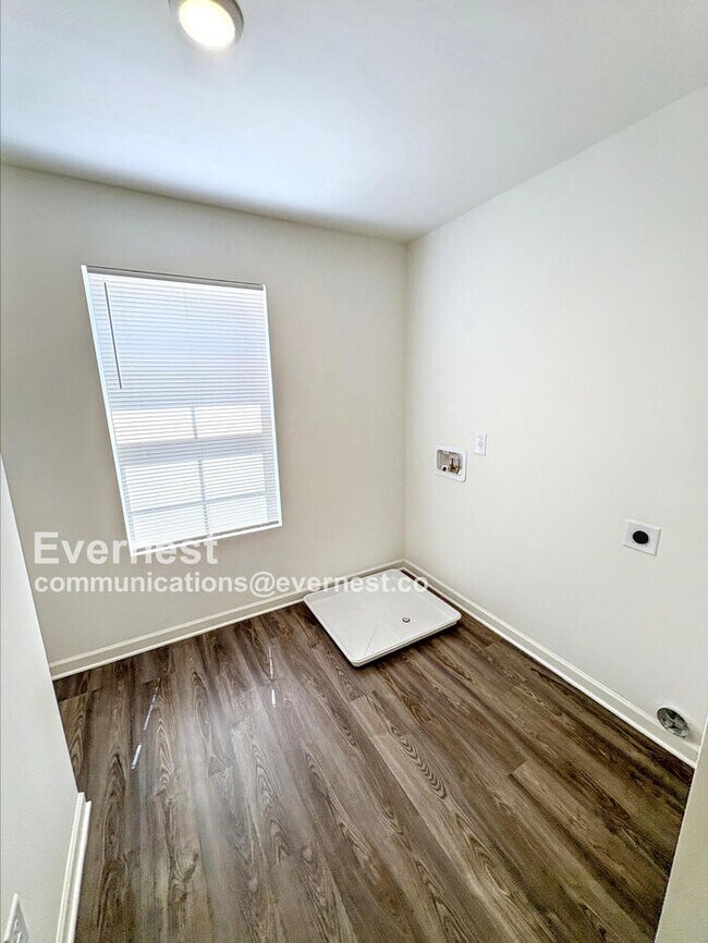 Building Photo - 4 Bed, 3 Bath Home with Garage / Pet-Friendly / Coming Soon!