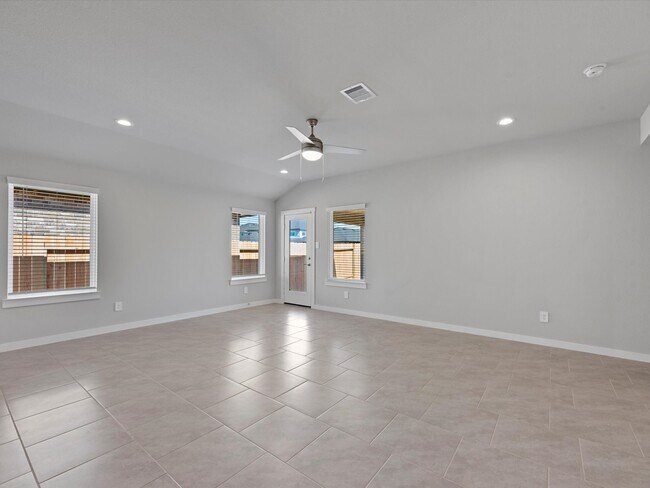Building Photo - 3335 Silverton Dr