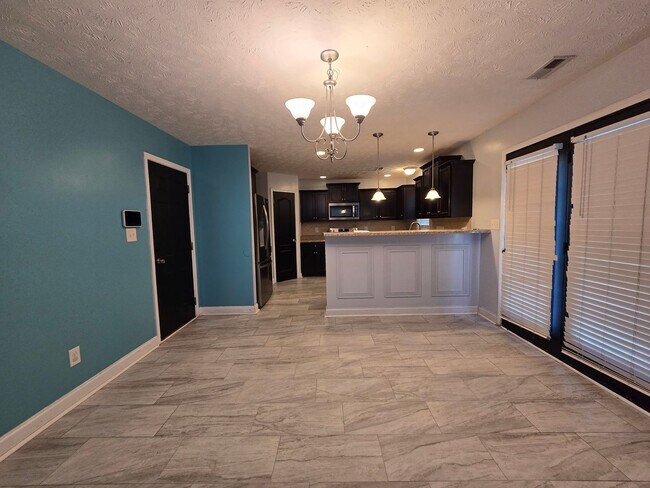 Building Photo - 103 Flag Dr