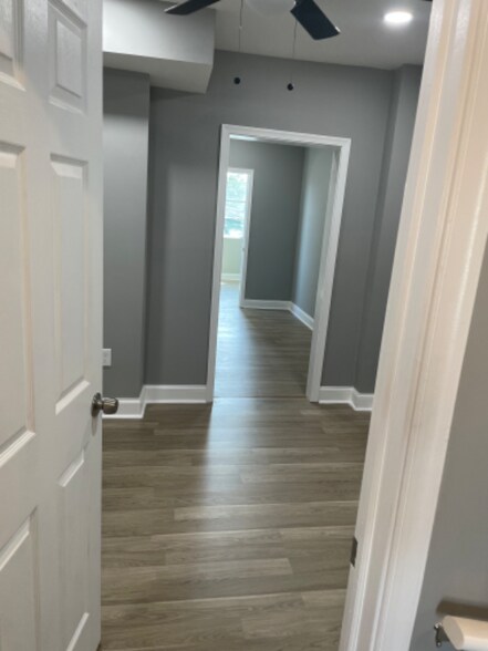 Building Photo - 3417 Chestnut Ave