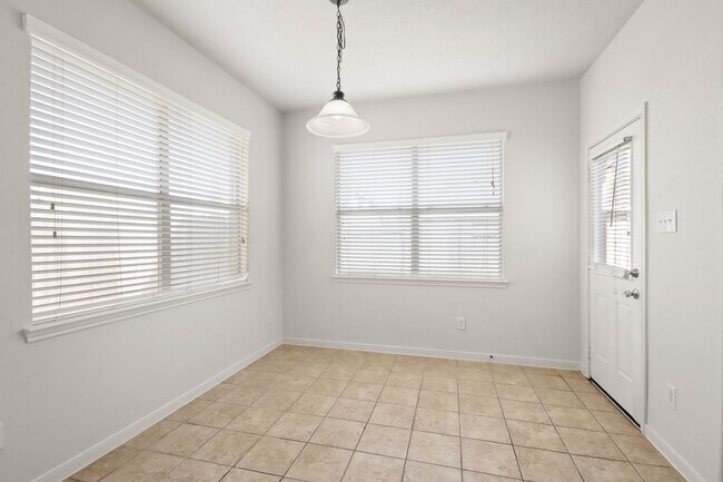 Building Photo - 15114 Cave Creek Dr