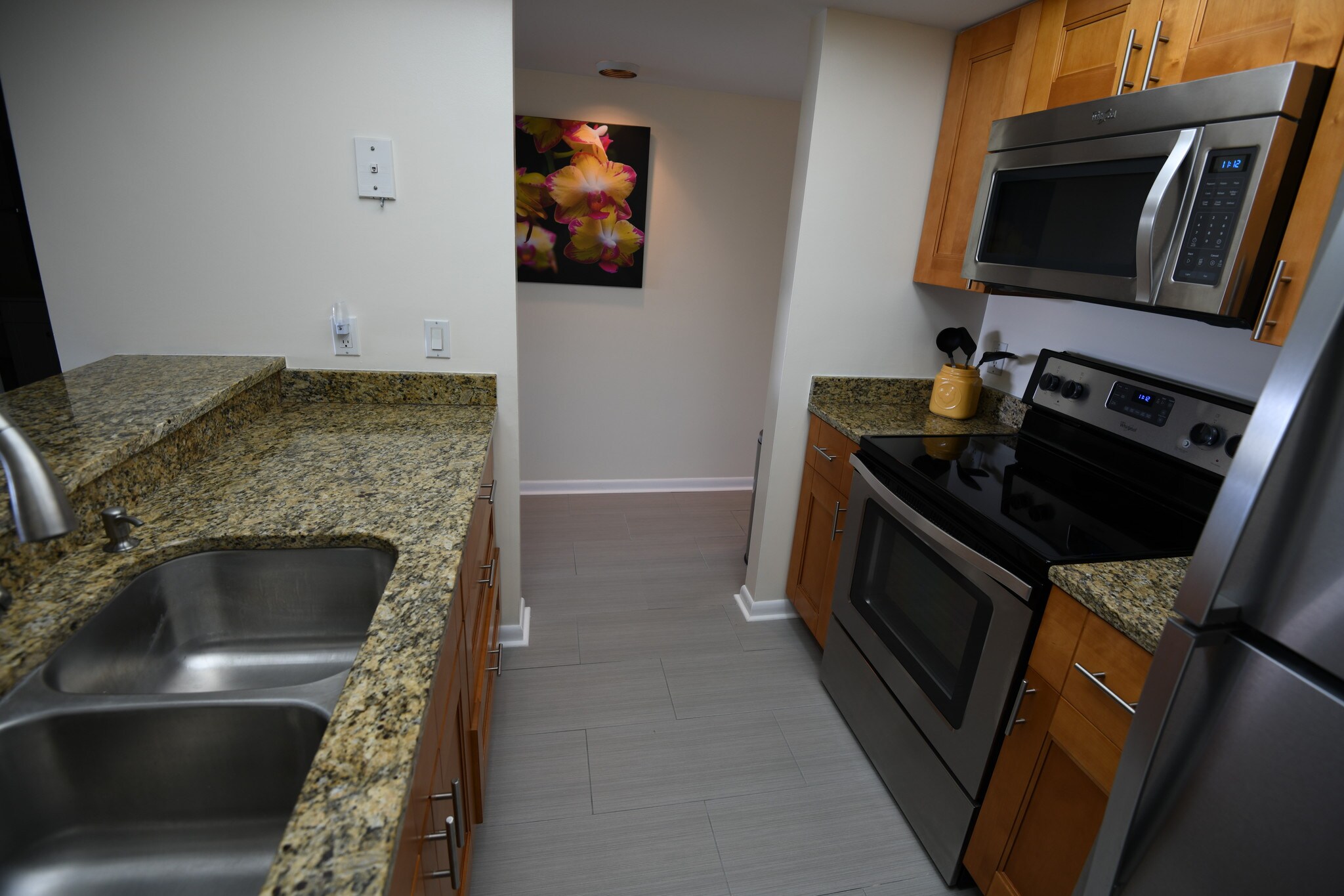 Building Photo - 5579 NE Gulfstream Way