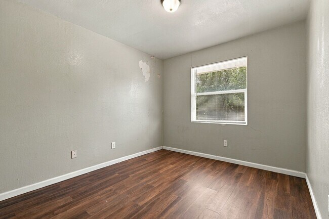 Building Photo - 3709 E 27th Pl