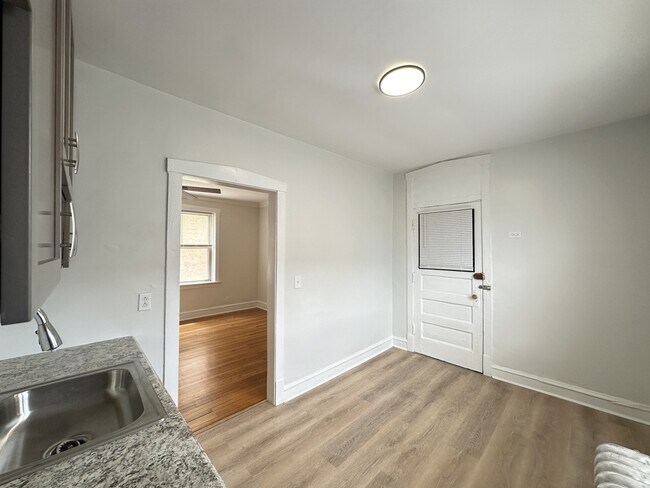 Building Photo - 4831 N Springfield Ave