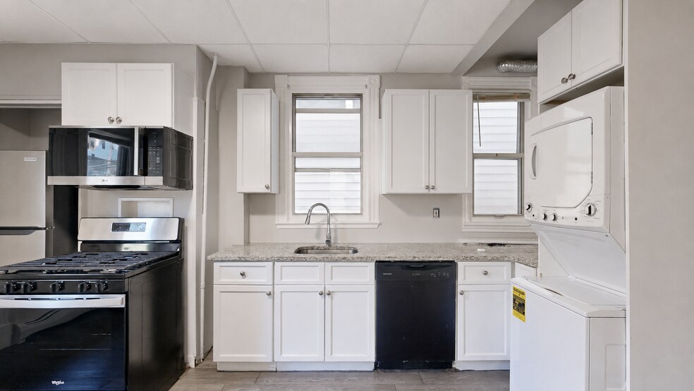 Building Photo - 346 Chelsea St