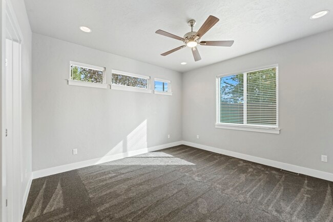 Building Photo - 23 W Arnaz St