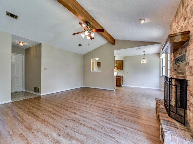 Building Photo - 506 Lakeway Dr