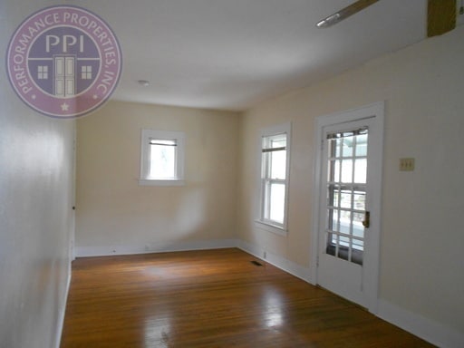 Building Photo - Charming Richmond Craftsman!  Big Backyard!!  Pet Friendly!