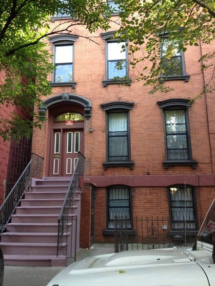 Building Photo - 122 India St
