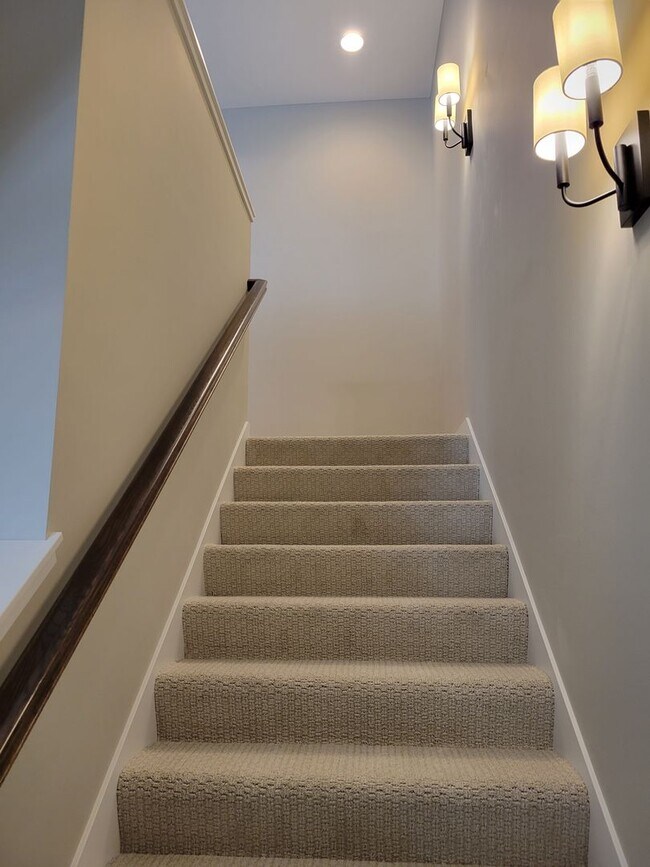 Building Photo - Executive Luxury Rentals