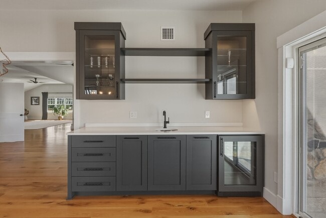 Building Photo - 235 Brook St