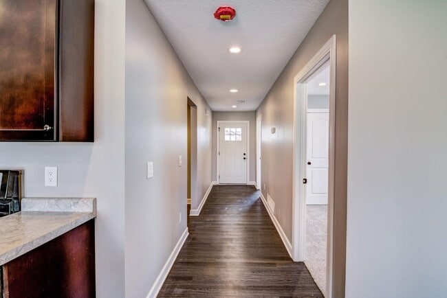 Building Photo - 1333 Blue Jay Pl