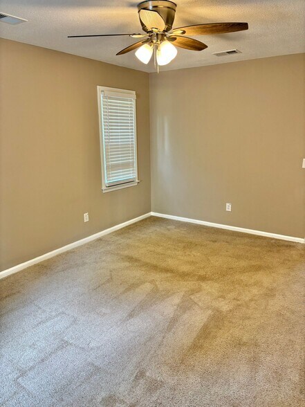 Building Photo - 548 Kenton Dr