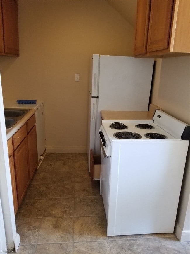 Building Photo - 1 br, 1 bath Apartment - 731 Packard St 117