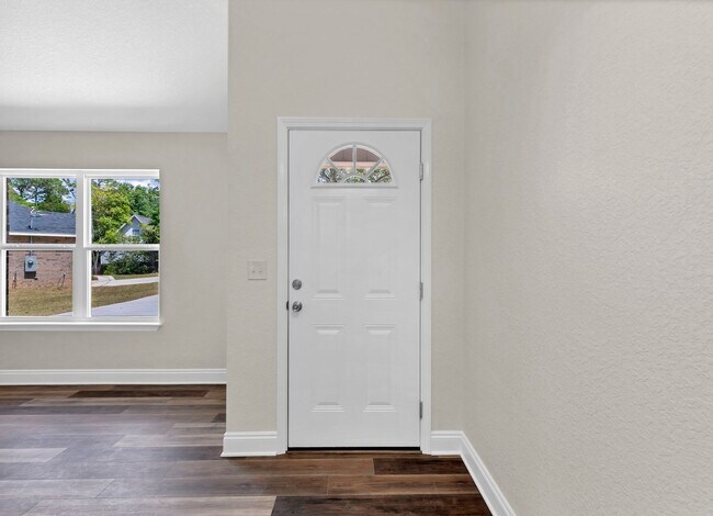 Building Photo - MOVE IN SPECIAL 1/2 off 1st months rent!!!!