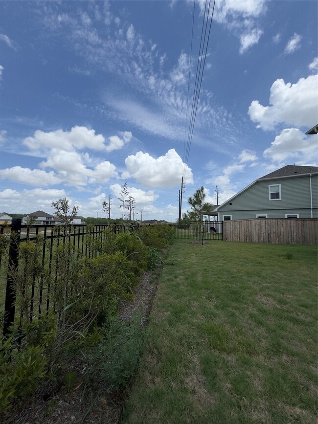 Building Photo - 32210 Slender Spreadwing Dr