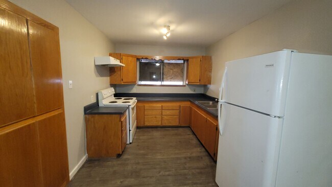 Building Photo - Recently remodeled 2 Bedroom 2 Bathroom