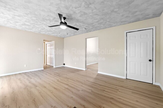 Building Photo - 1139 Lakeview Ave