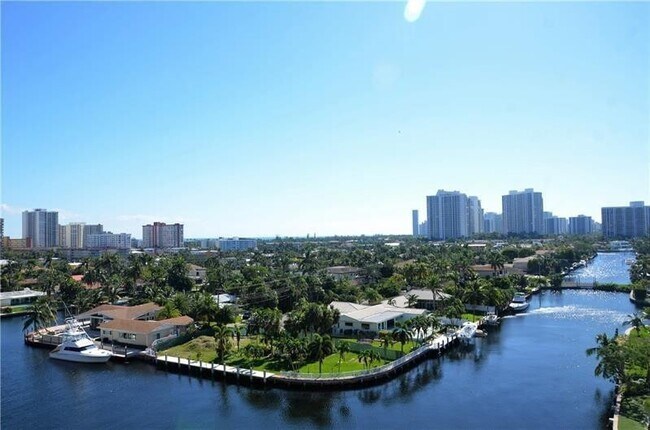 Building Photo - 401 Golden Isles Dr