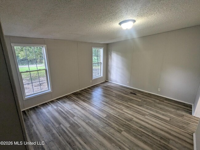 Building Photo - 7682 Edwards Place Rd E