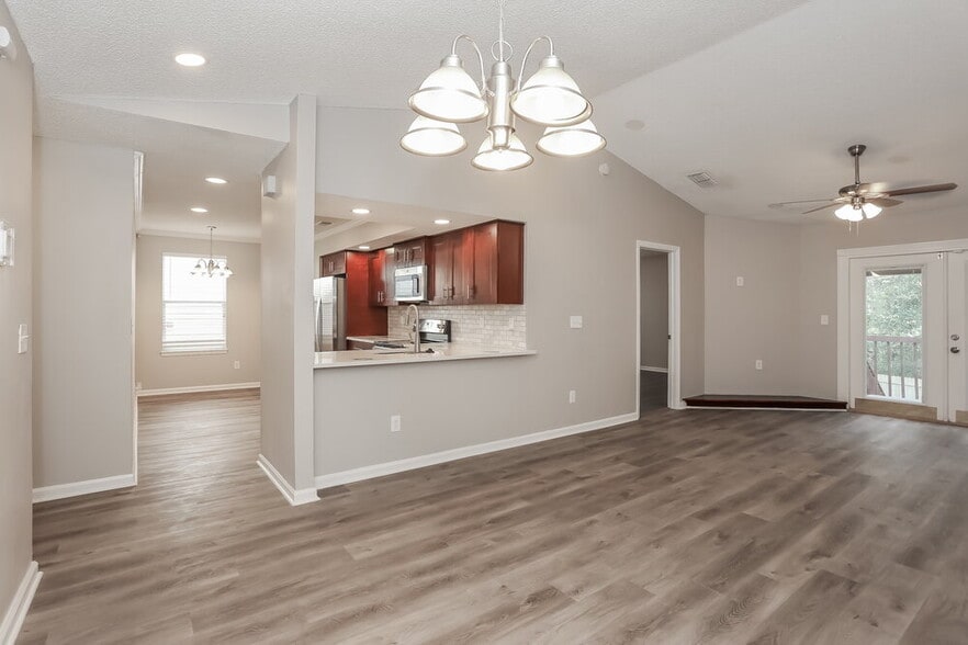 Building Photo - 7862 Aquarius Cir S