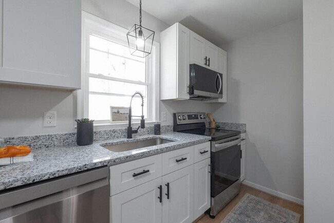 Building Photo - 2241 Mountain View Rd