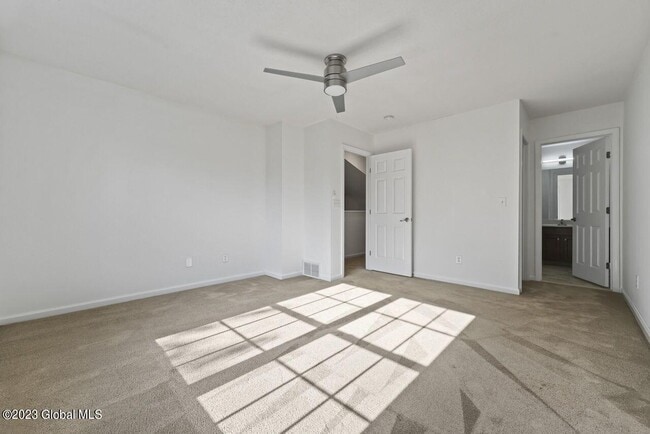 Building Photo - 25B Pointe W Dr