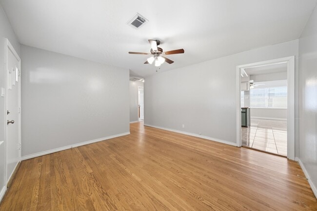 Building Photo - 2527 Roy Cir