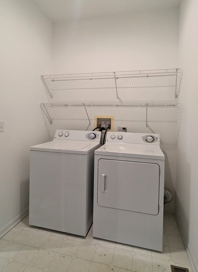 Building Photo - 2310 Shiloh Dr