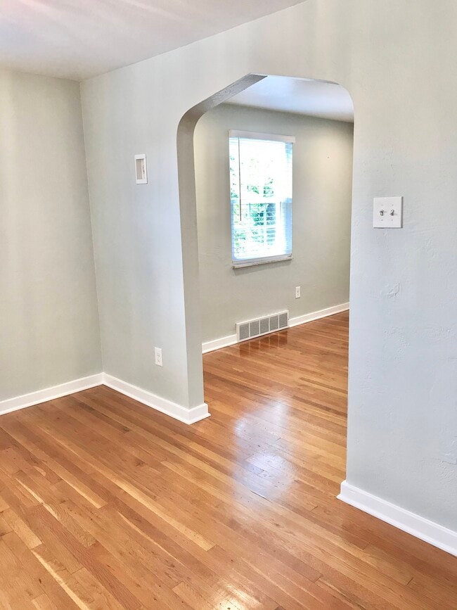 Building Photo - 400 Duquesne Dr