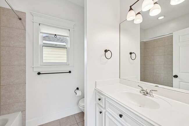 Building Photo - 1537 Alexander St