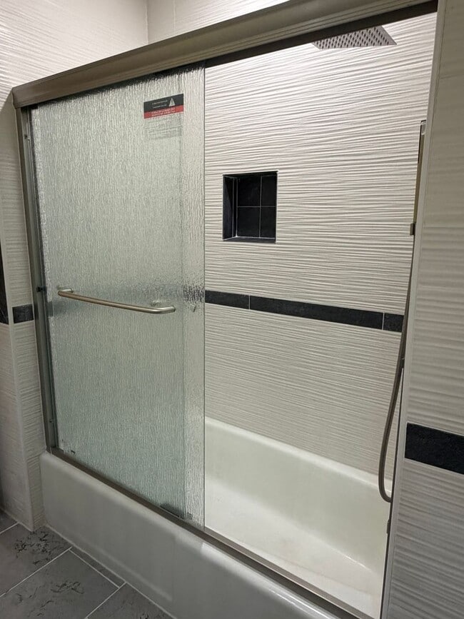 Building Photo - Updated Townhouse on the North End of Hilton Head