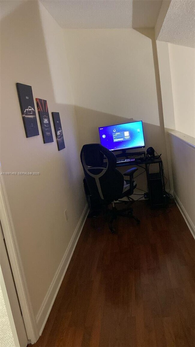 Building Photo - 1634 N 15th Terrace