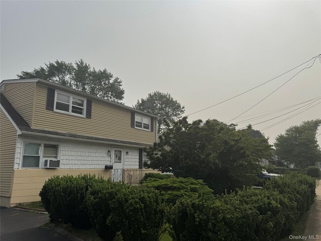 Building Photo - 124 Parkdale Dr