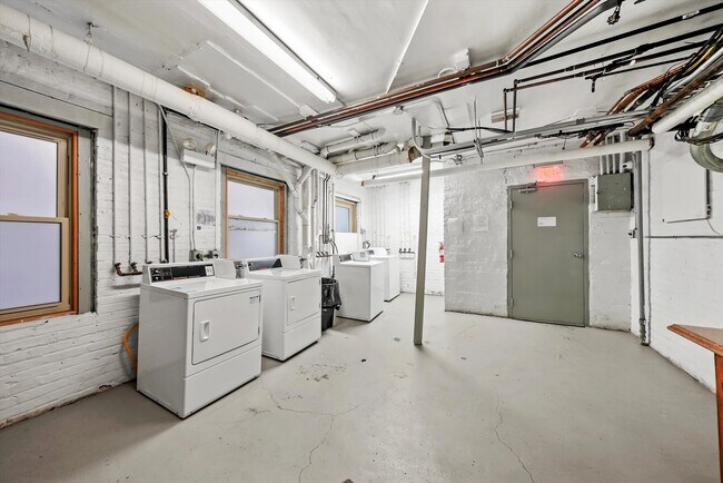 Building Photo - 1929b Grove Ave