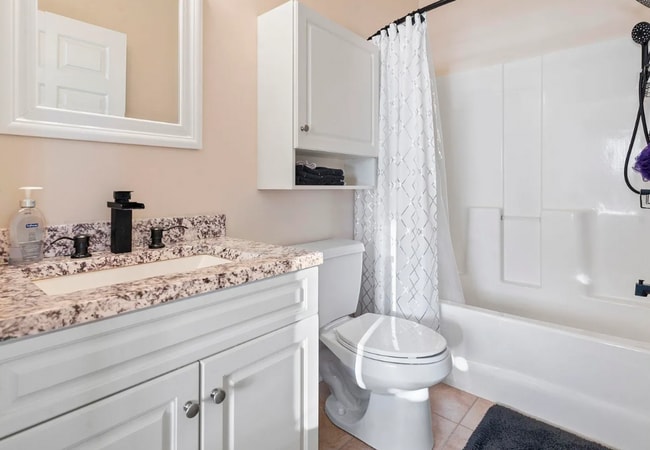 Building Photo - Stunning Top-Floor 2-Bedroom Retreat with ...