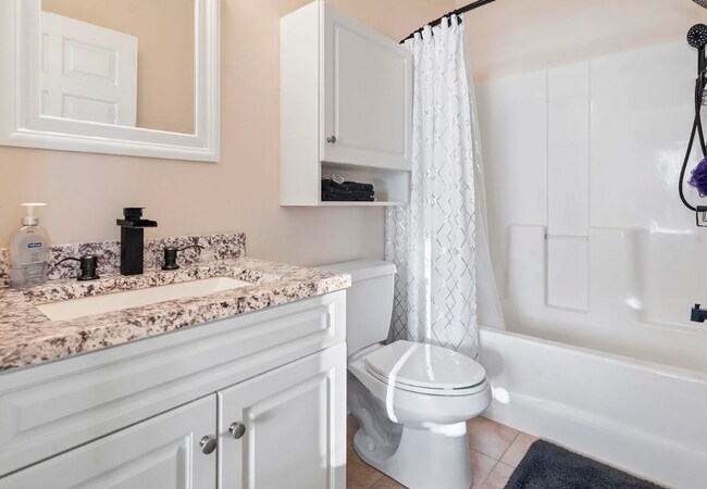 Building Photo - Stunning Top-Floor 2-Bedroom Retreat with Serene Pond Views!