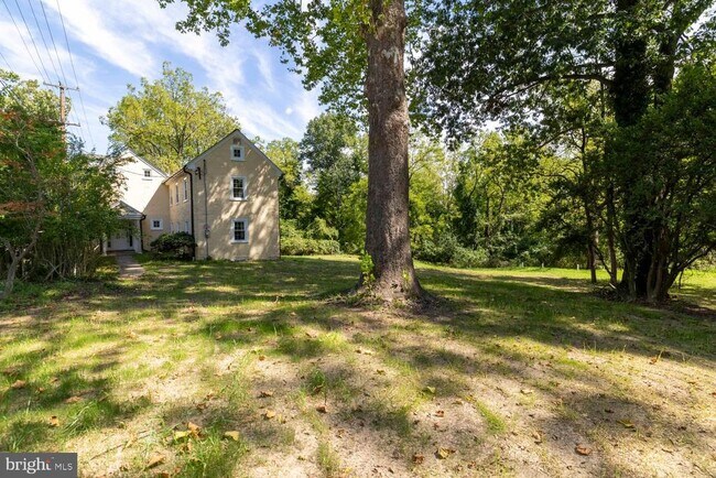 Building Photo - 2315 Hickory Rd