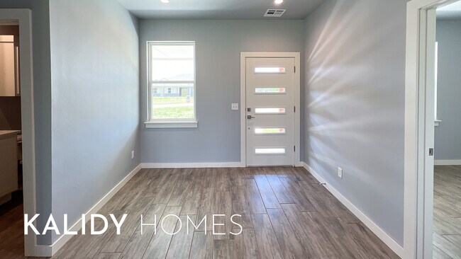 Building Photo - 17583 Natalie Ct