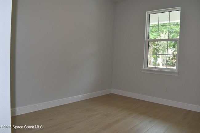 Building Photo - 406 Grove Ln